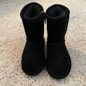 Toddler size 9 Bear Paw boots